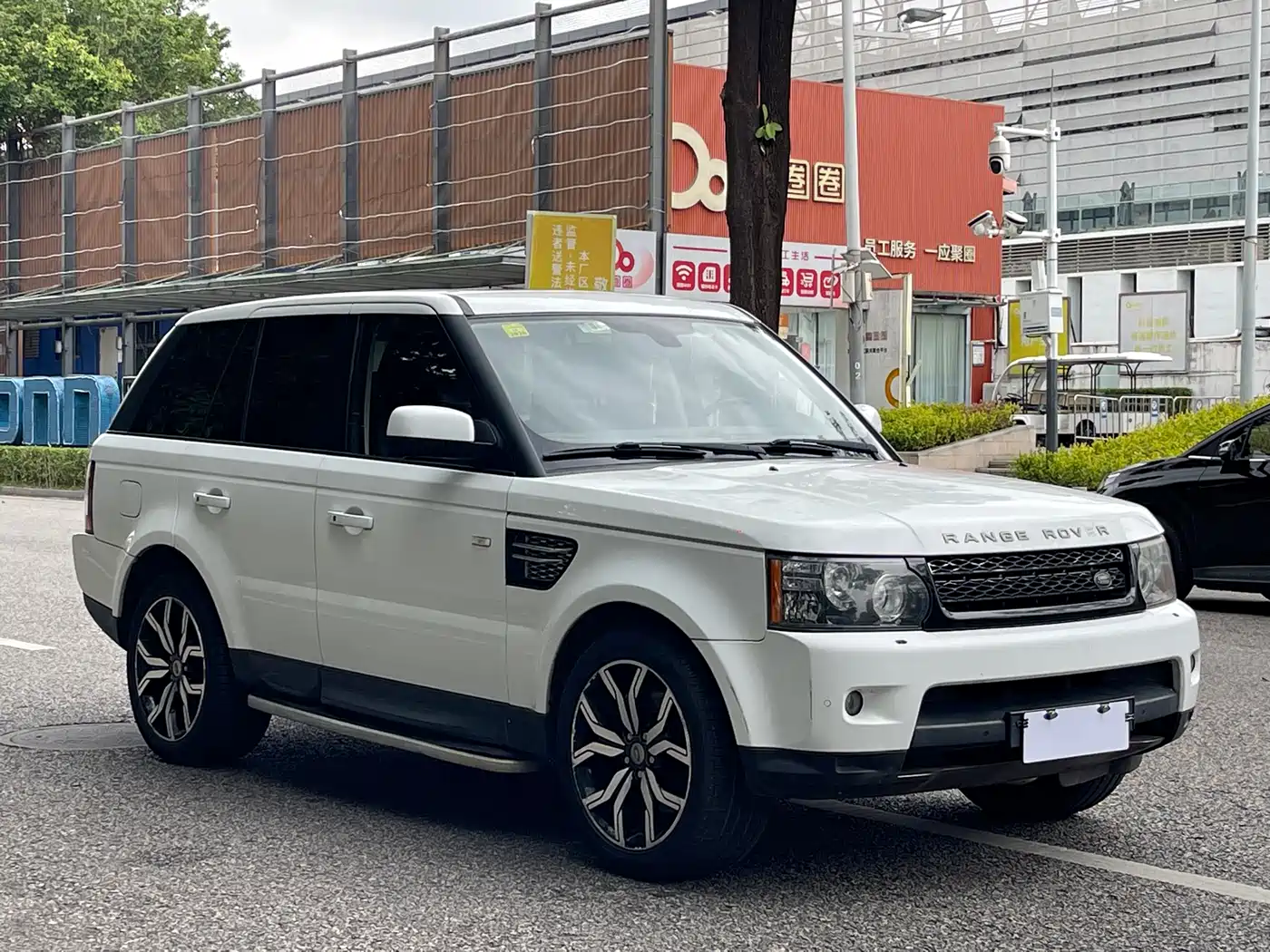 Land Rover Range Rover Sport 2012 3.0 TDV6 HSE Diesel Version фото 3
