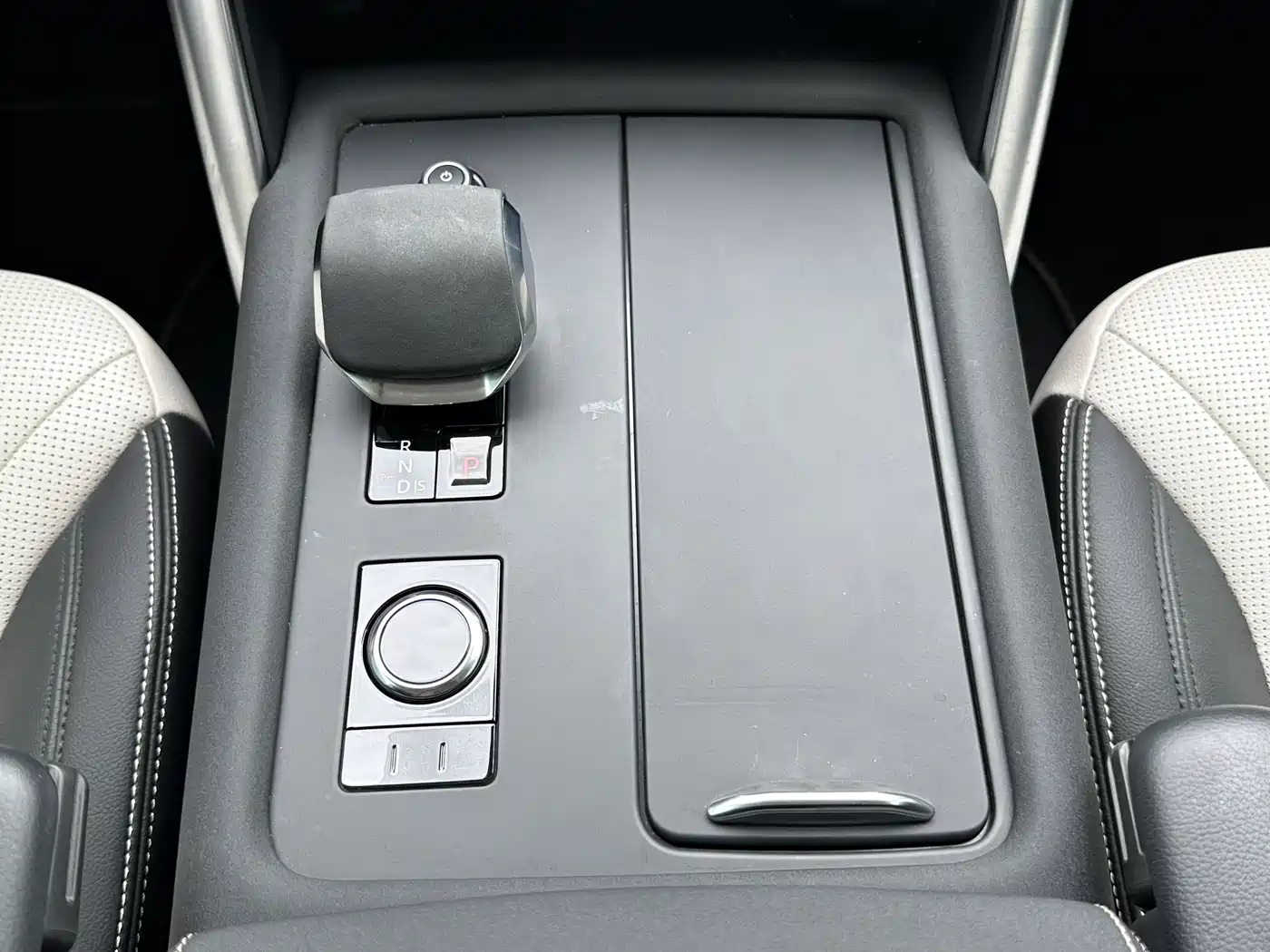 Land Rover Discovery 2023 360PS R-Dynamic SE фото 14