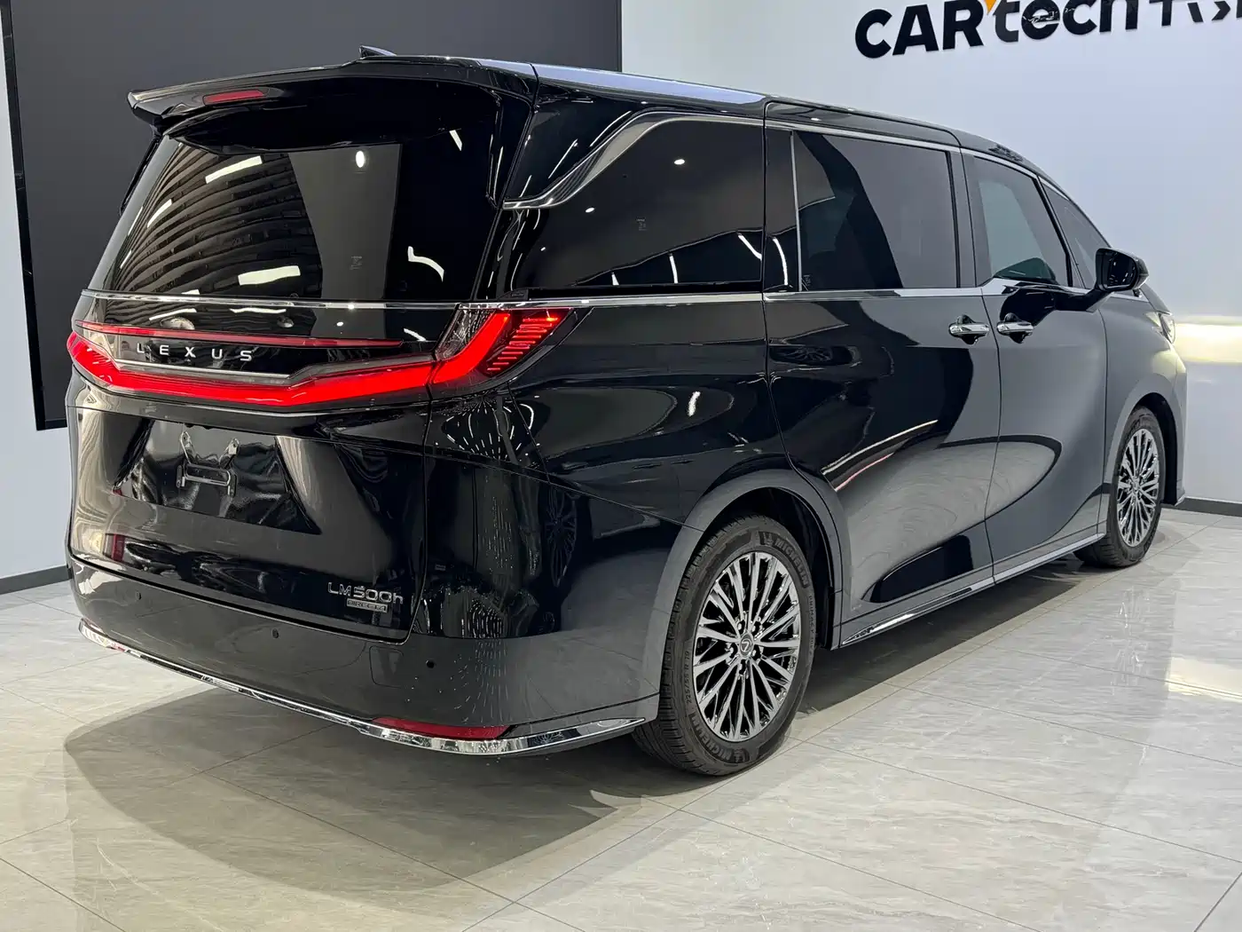 Lexus LM 2023 500h 6-Seater Prestige Edition фото 6