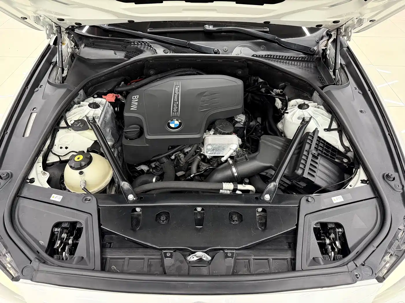 BMW 5 Series 2014 525Li Luxury Design Package фото 28