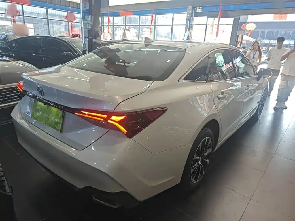 Toyota Avalon 2023 2.0L Premium Selection фото 7