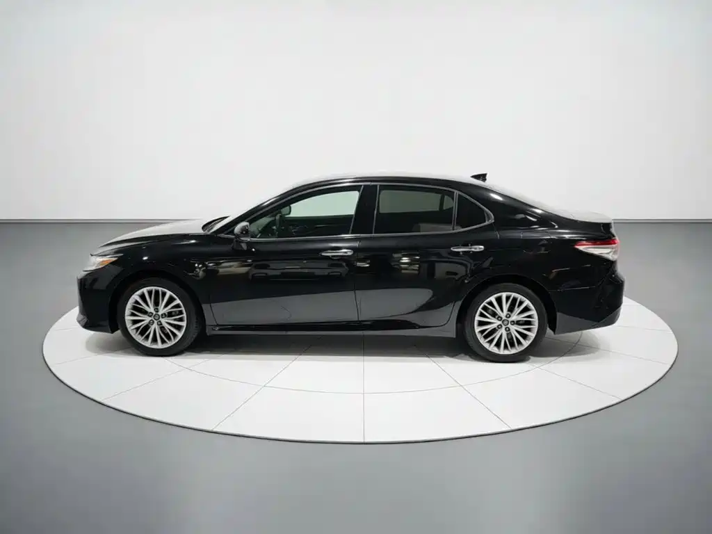 Фото 25 - Toyota Camry