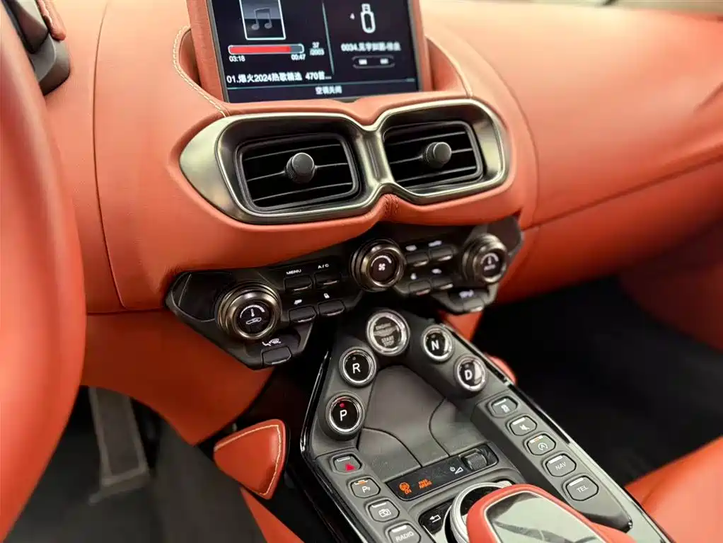 Aston Martin V8 Vantage 2019 2018 4.0T V8 Coupe