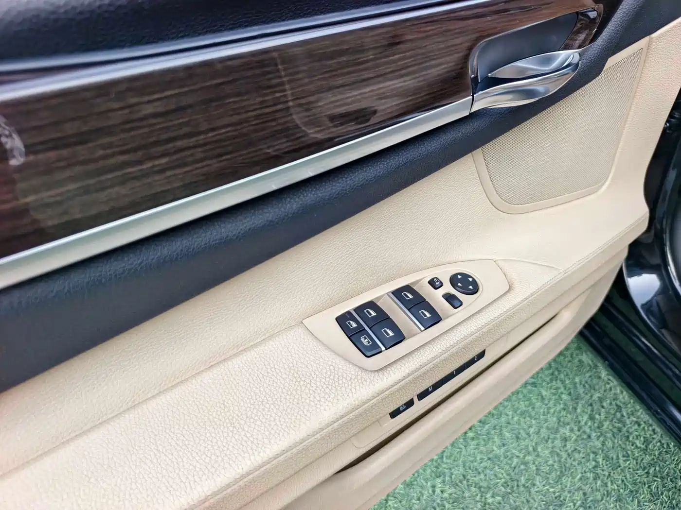 BMW 7 Series 2009 Model 740Li Leading Edition фото 6