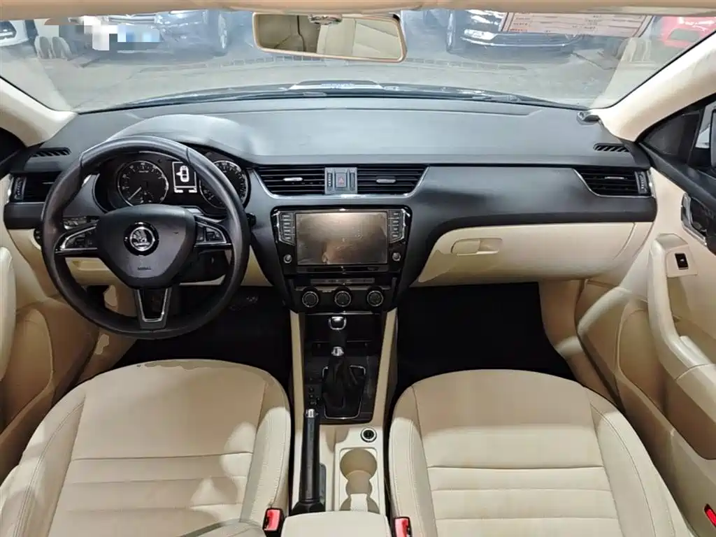 Škoda Octavia 2017 1.6L Automatic Smart Edition фото 10