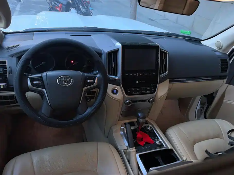 Toyota Land Cruiser 2016 4.6L Automatic VX-R фото 12