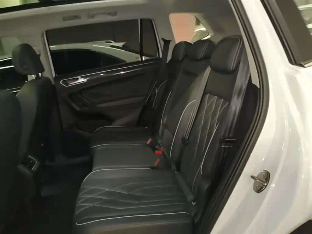 Volkswagen Tiguan L 2024 300TSI Auto 2WD Smart Edition фото 24