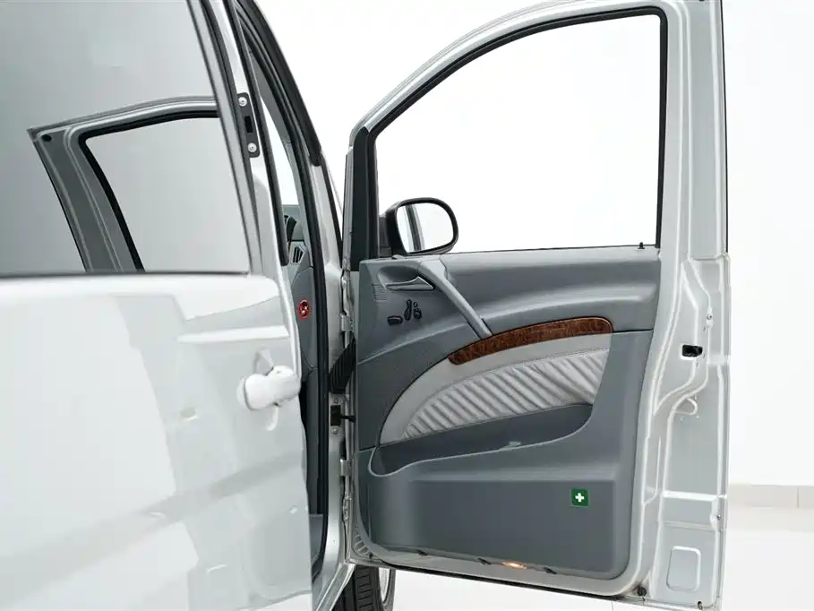 Mercedes-Benz Viano (Import) 2006 Viano 3.2L фото 26