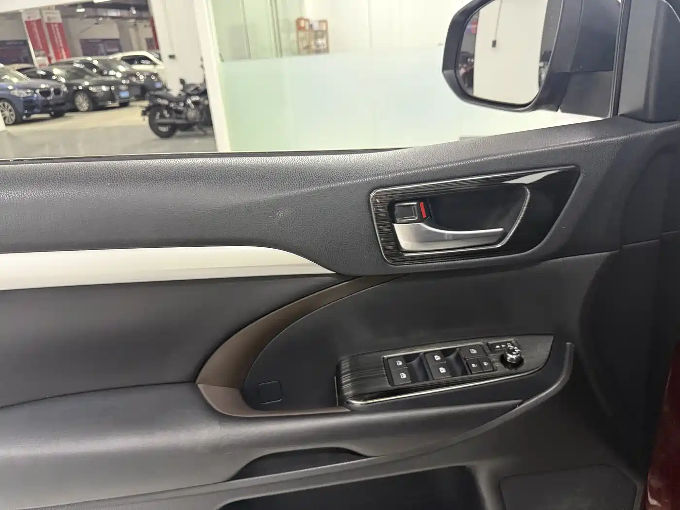 Toyota Highlander 2015 2.0T AWD Luxury Edition 7-seater фото 9