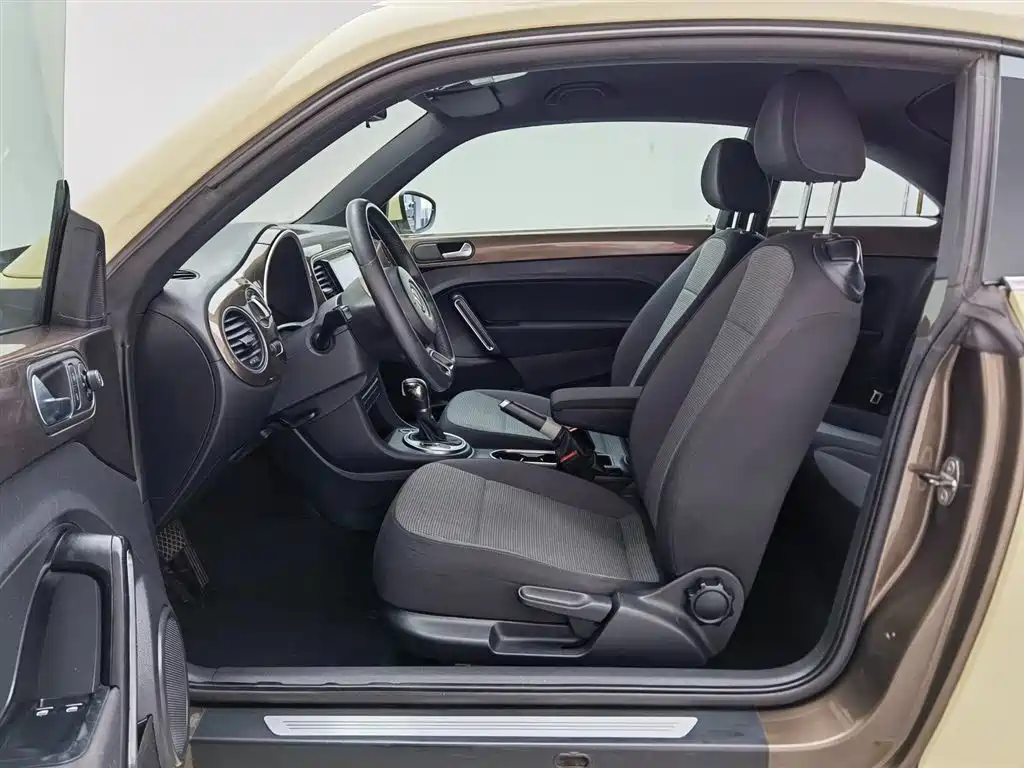 Volkswagen Beetle 2014 1.4TSI Fashion Edition фото 8