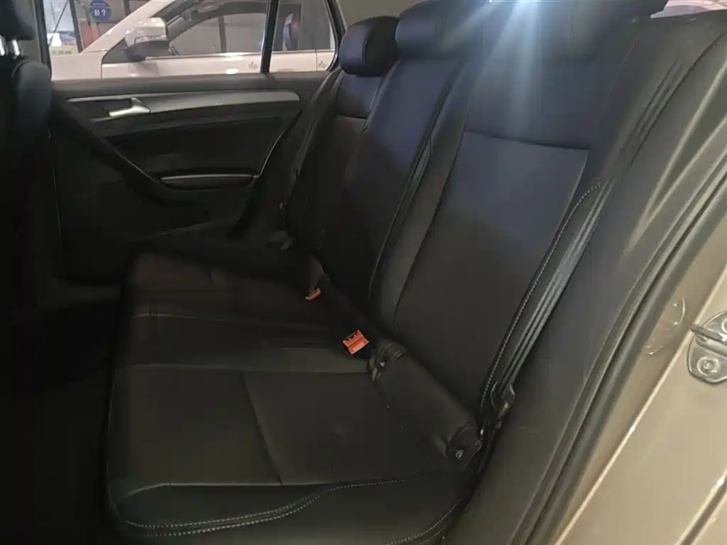 Volkswagen Golf 2016 1.6L Automatic Fashion фото 17