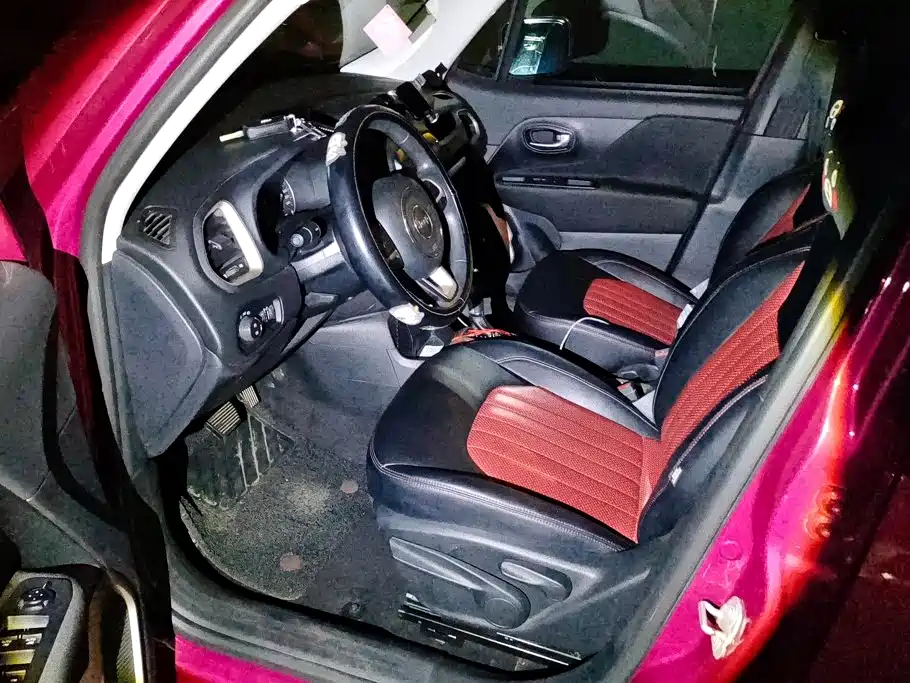 Photo 9 - Jeep Renegade