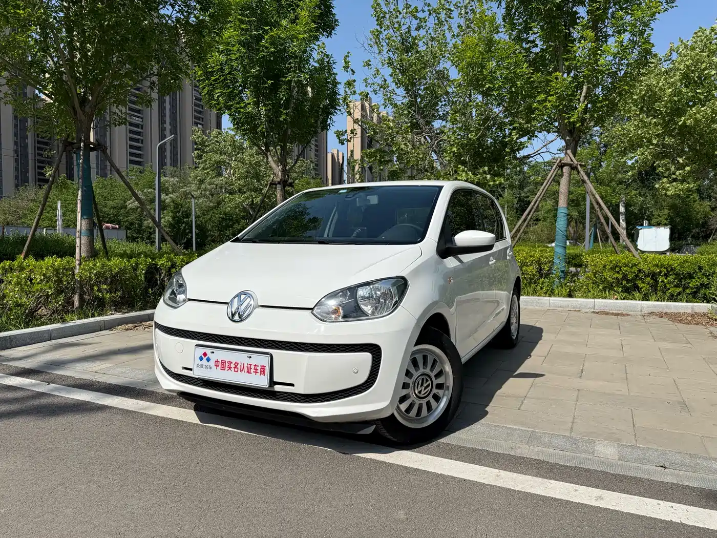 Volkswagen up! 2015 1.0L move up! фото 5