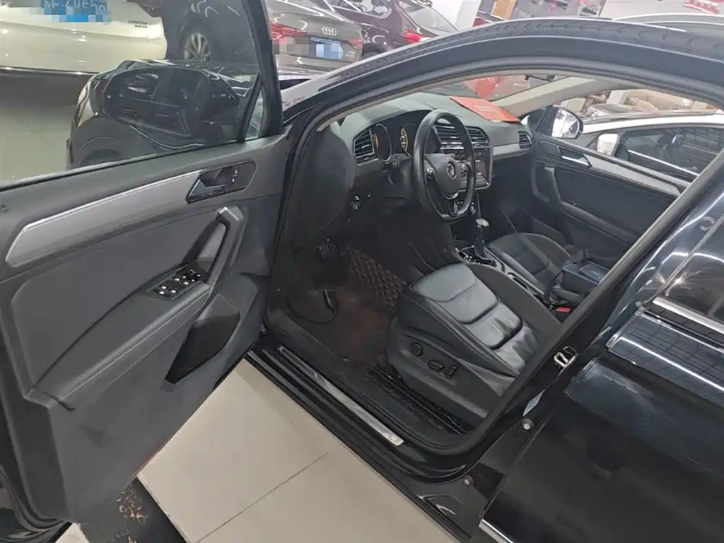 Volkswagen Tiguan L 2019 330TSI Automatic 2WD Panorama Comfort Edition China VI фото 16