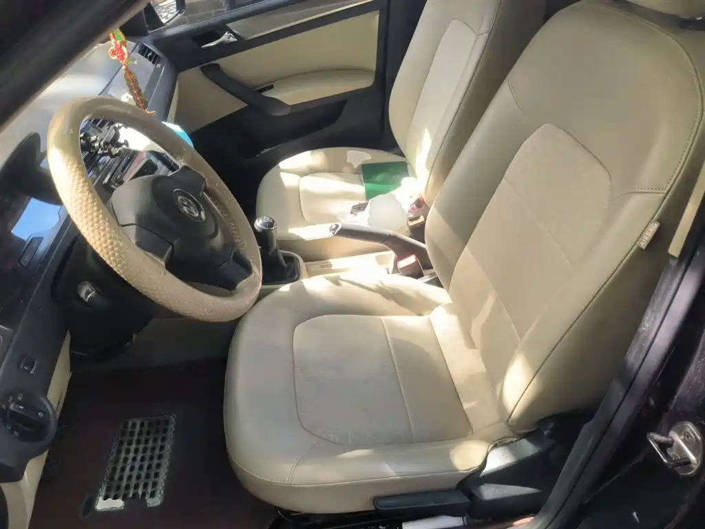 Volkswagen Santana 2013 1.6L Manual Comfort Edition фото 8