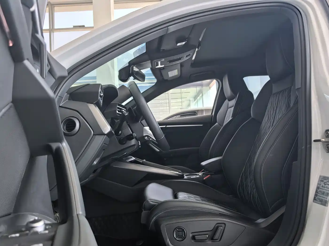 Audi A3 2025 Sportback 35TFSI Flying Premium фото 11