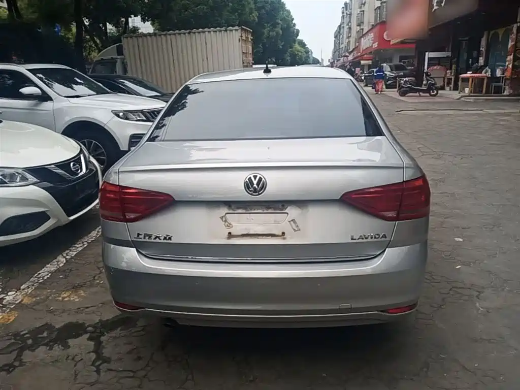Volkswagen Lavida 2017 1.6L Automatic Comfort Edition фото 6