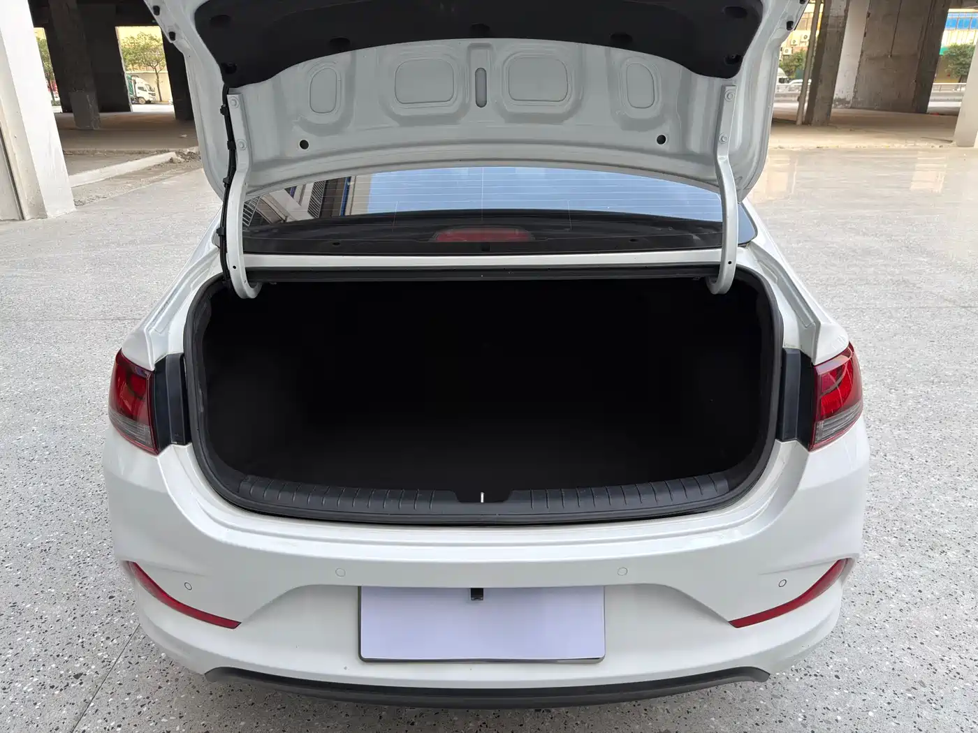 Hyundai Elantra 2018 1.6L Automatic Pleasing Edition GL China VI фото 8