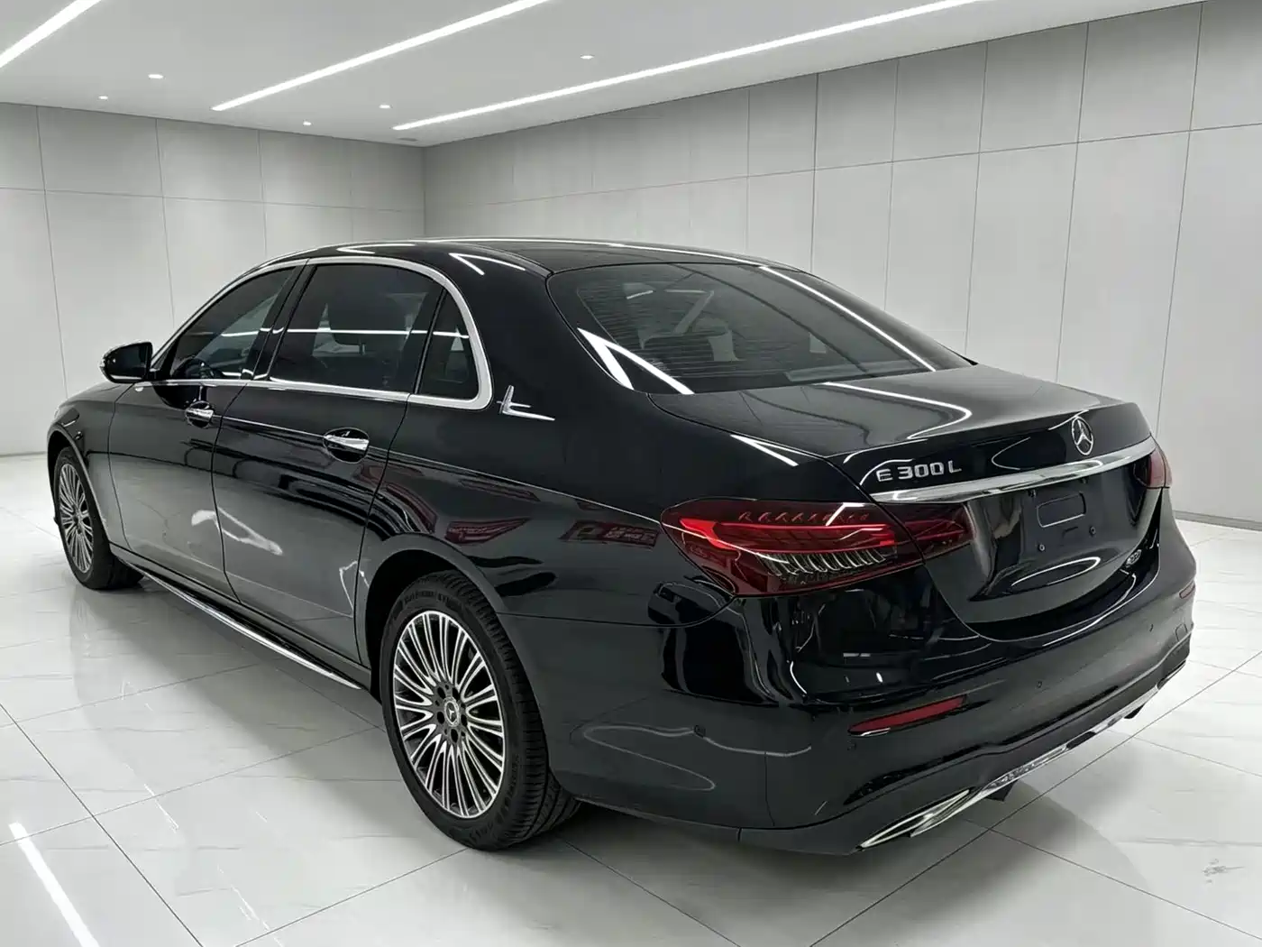 Mercedes-Benz E-Class 2021 E 300 L Luxury фото 7