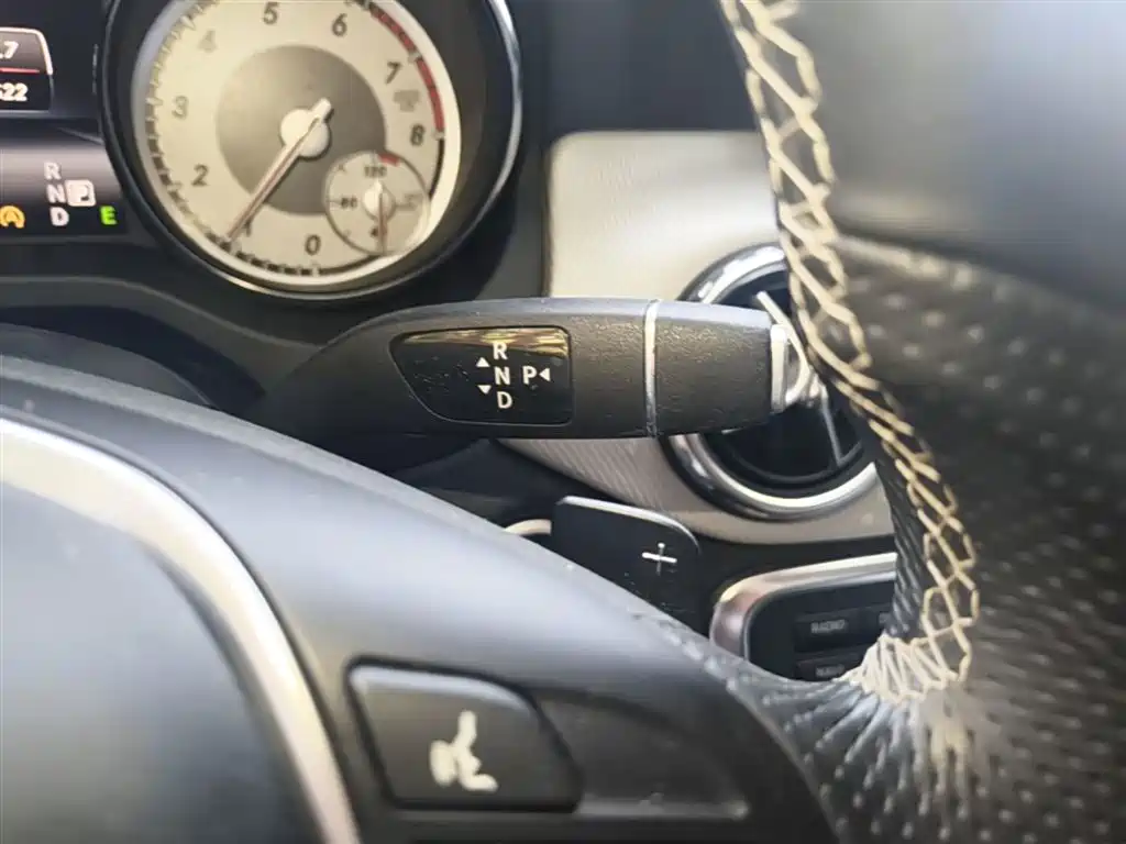 Mercedes-Benz GLA 2015 GLA 200 Dynamic фото 14