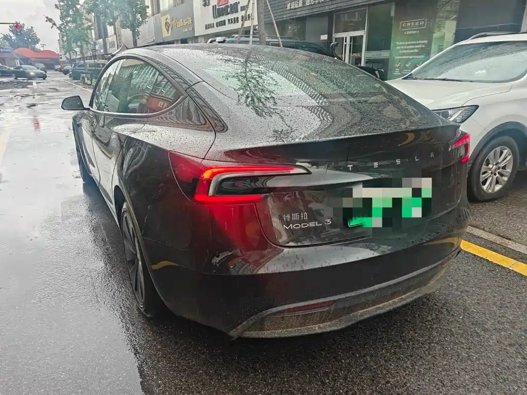 Фото 3 - Tesla Model 3