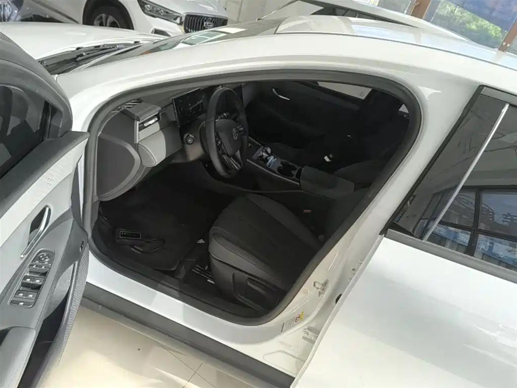 BYD Qin PLUS 2025 DM-i Smart Drive 55KM Leader фото 16