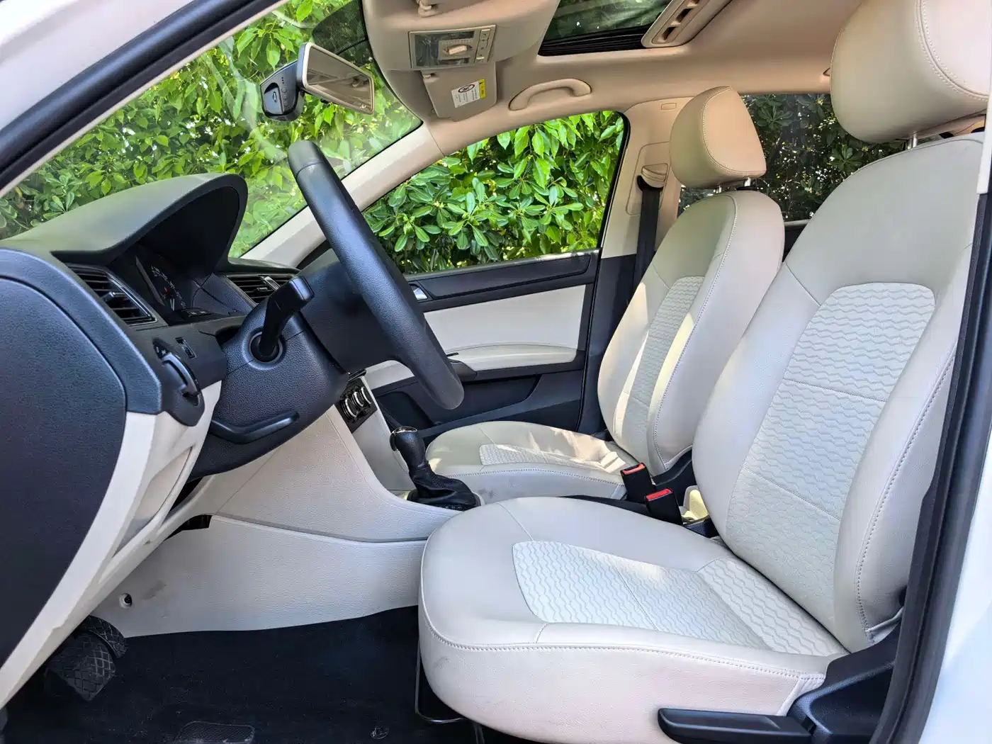 Škoda Rapid 2016 1.6L Automatic Pioneer Edition фото 9
