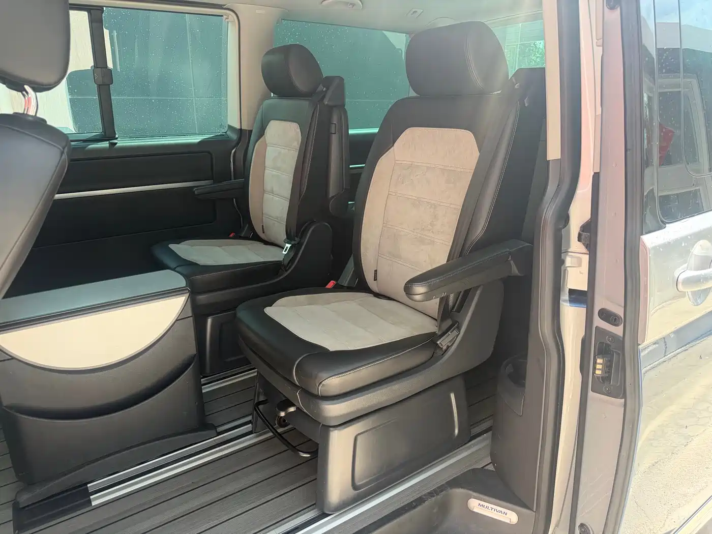 Volkswagen Multivan 2018 2.0TSI 4WD Leisure Edition 7-Seater фото 4