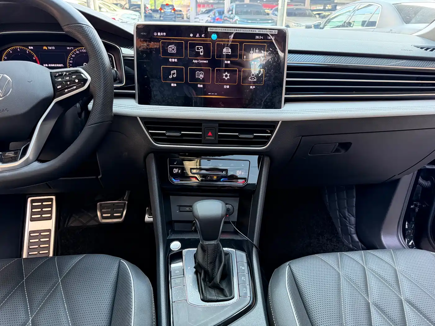 Volkswagen Tiguan L 2024 330TSI Automatic 2WD R-Line Premium Enjoyment Edition фото 13