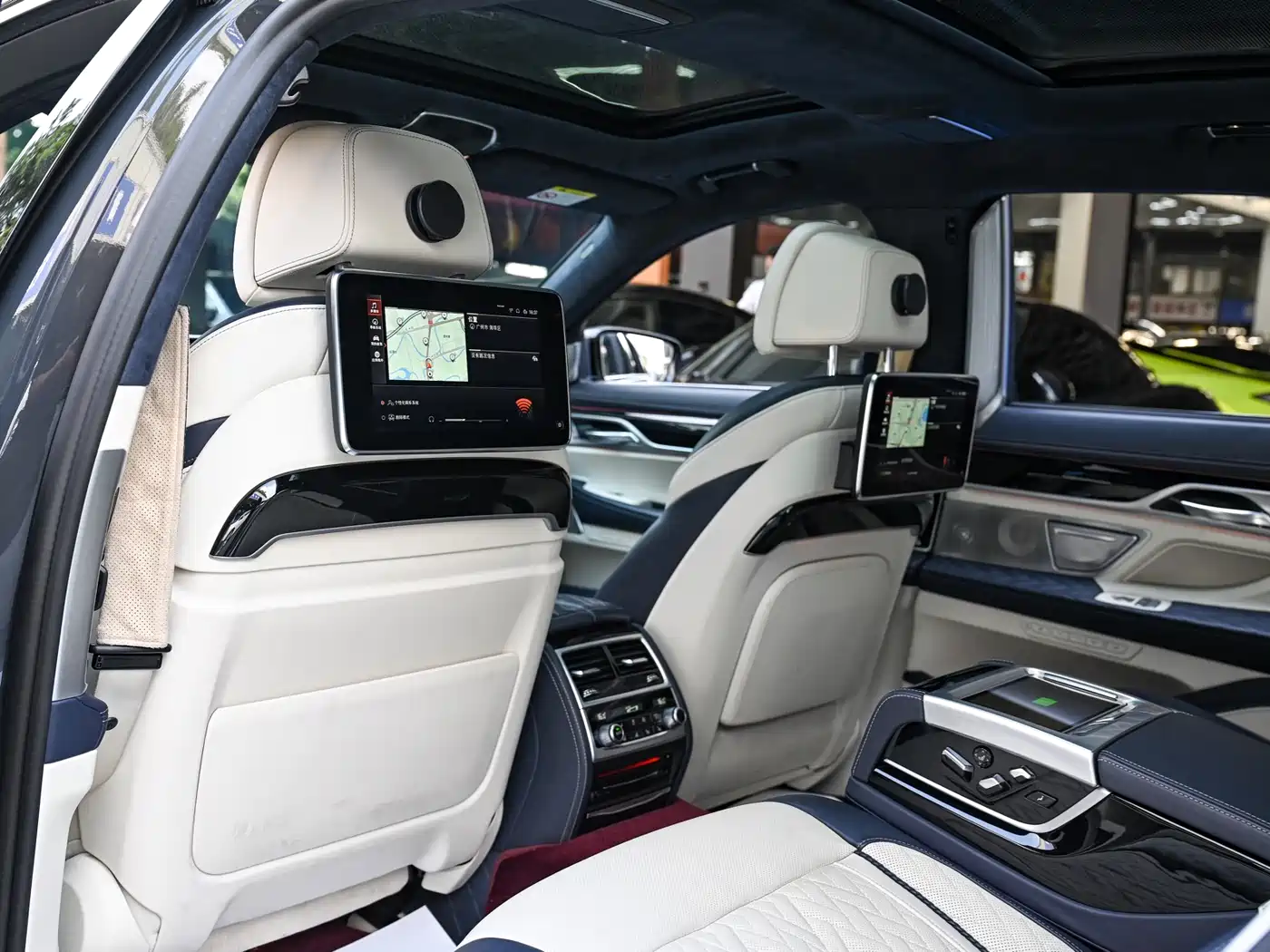 BMW 7 Series 2022 740Li xDrive Executive M Sport Package фото 15
