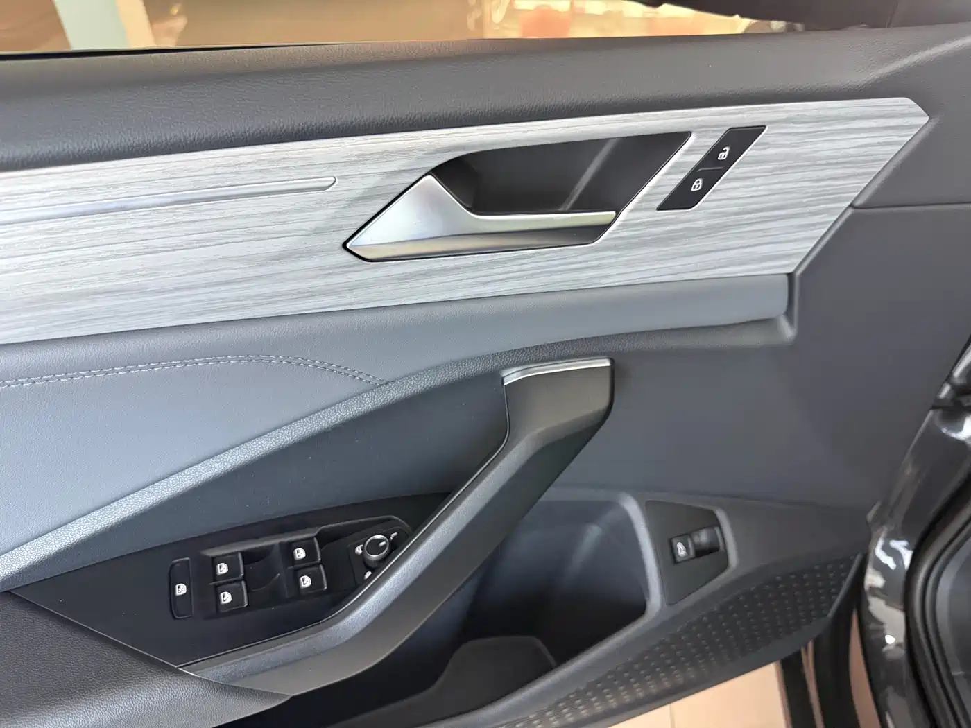 Volkswagen Sagitar 2024 300TSI DSG Surpass Edition фото 14