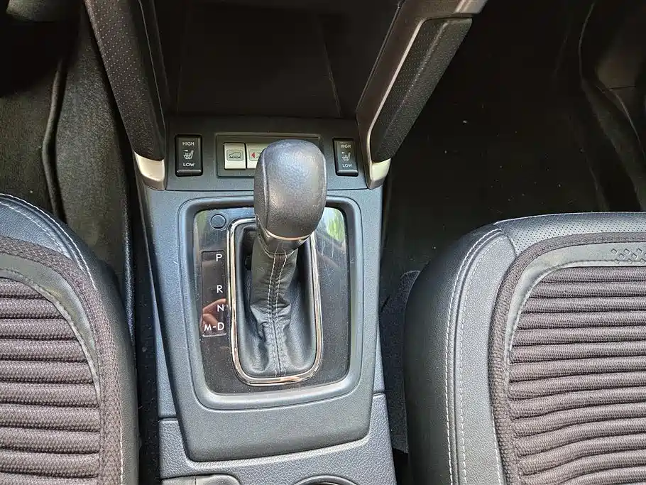 Subaru Forester 2016 2.0i Fashion Navigation Edition фото 16