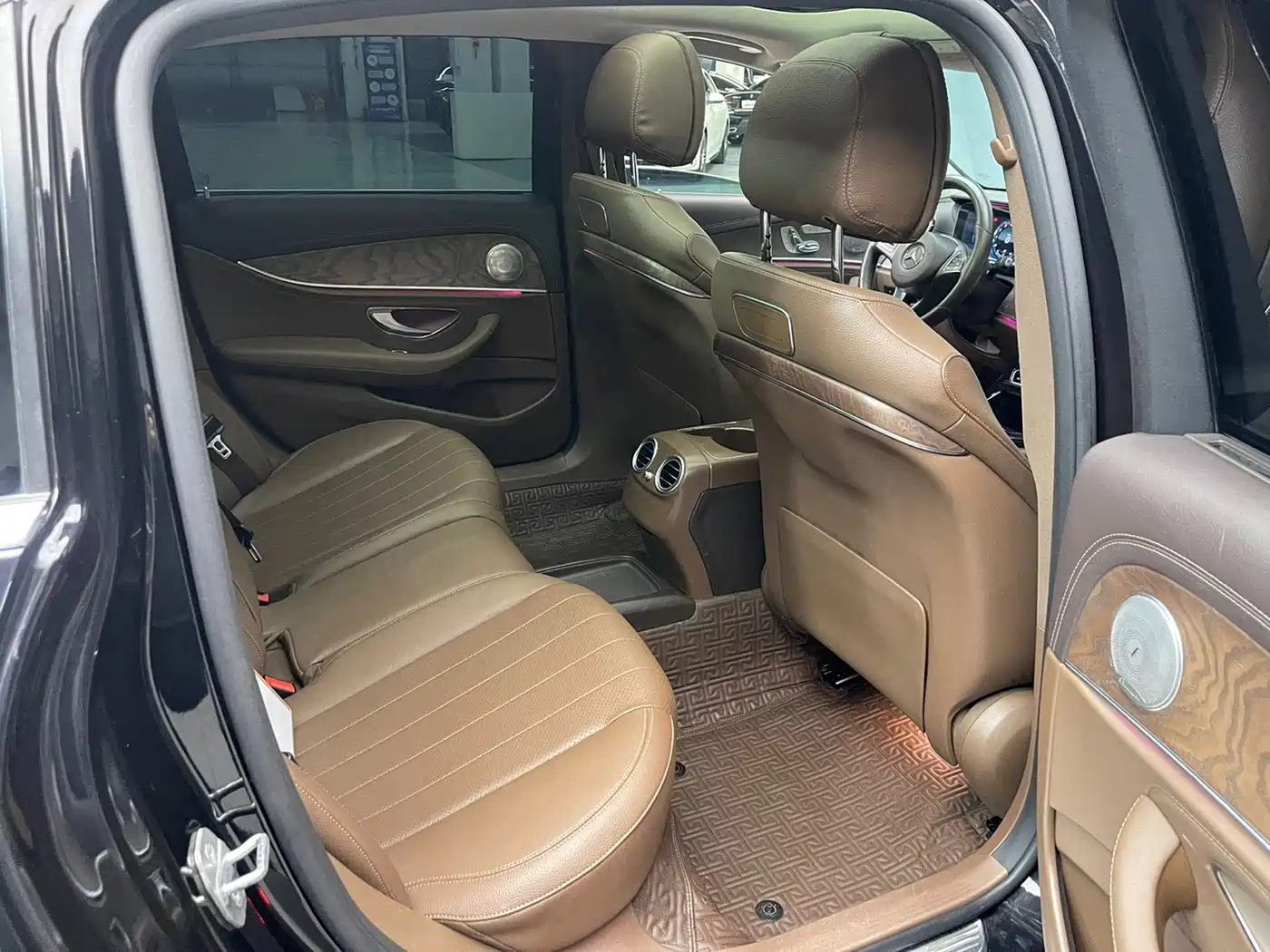 Mercedes-Benz E-Class 2017 E 300 L Luxury фото 13