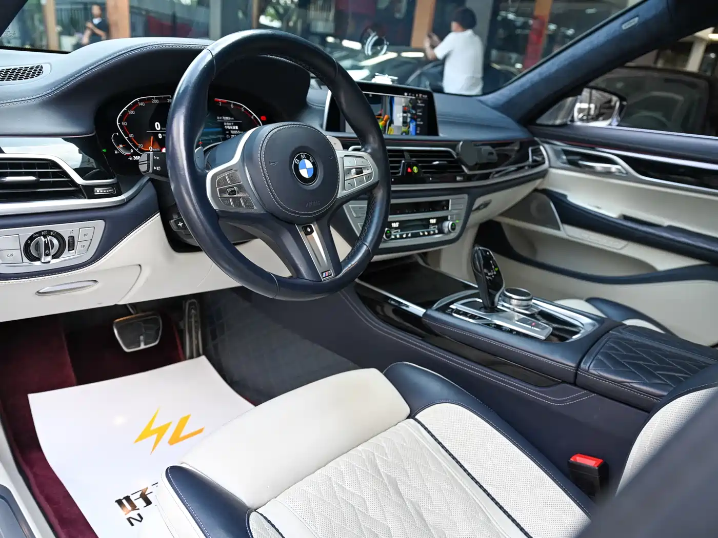 BMW 7 Series 2022 740Li xDrive Executive M Sport Package фото 7