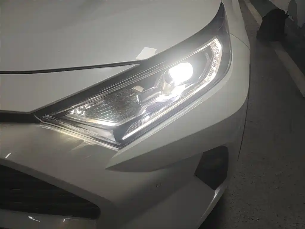 Toyota RAV4 Rongfang 2020 2.0L CVT 4WD Premium Edition фото 23