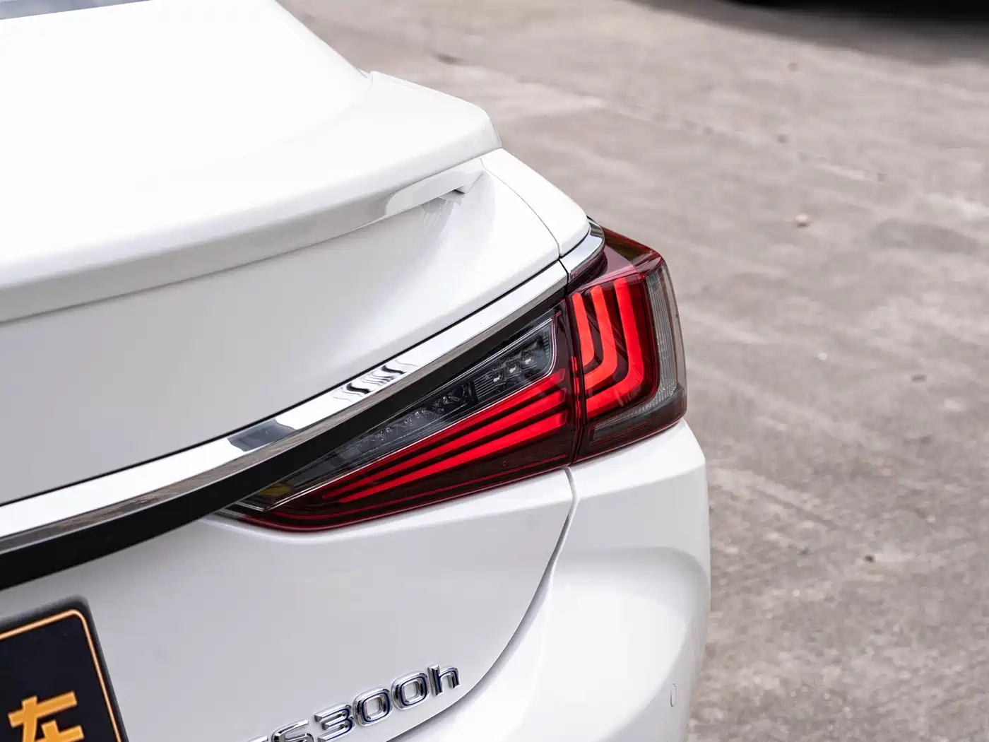 Photo 7 - Lexus ES
