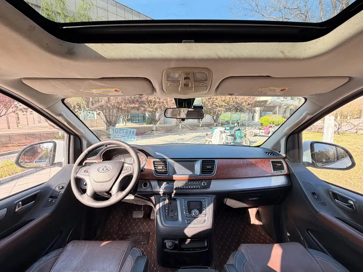 SAIC Maxus Maxus G10 2014 2.0T Automatic Luxury Executive Edition фото 12