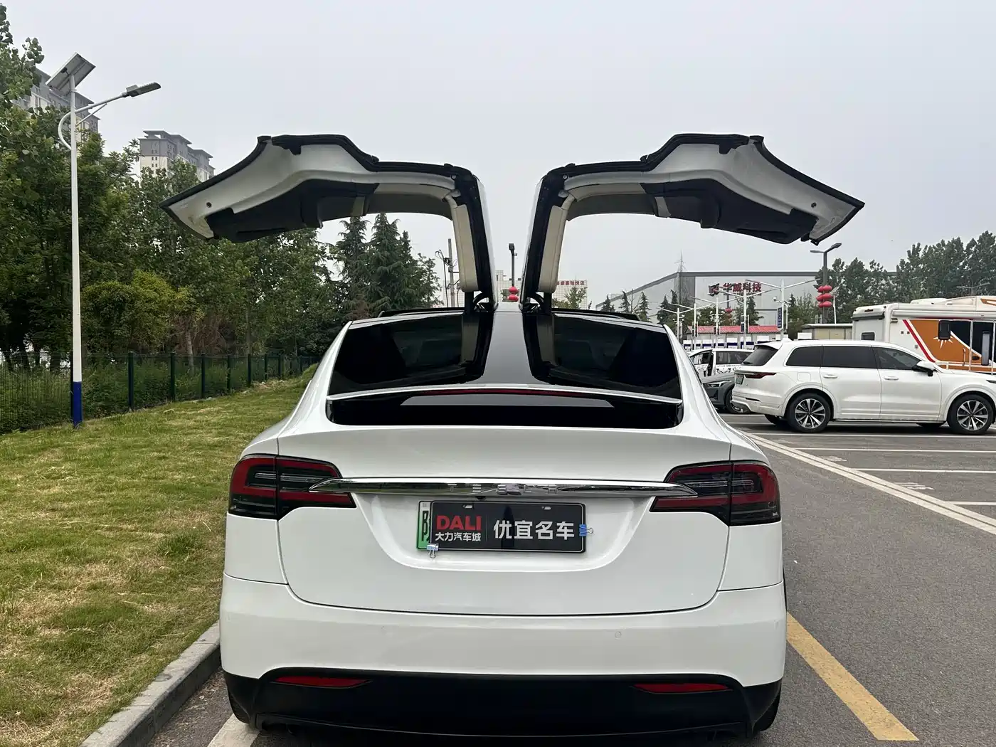 TESLA MODEL X