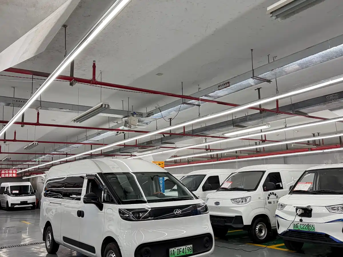 SAIC Maxus Dana V1 2025 Model V1+ Long Wheelbase High Roof Multi-Purpose Edition (62kWh) фото 3