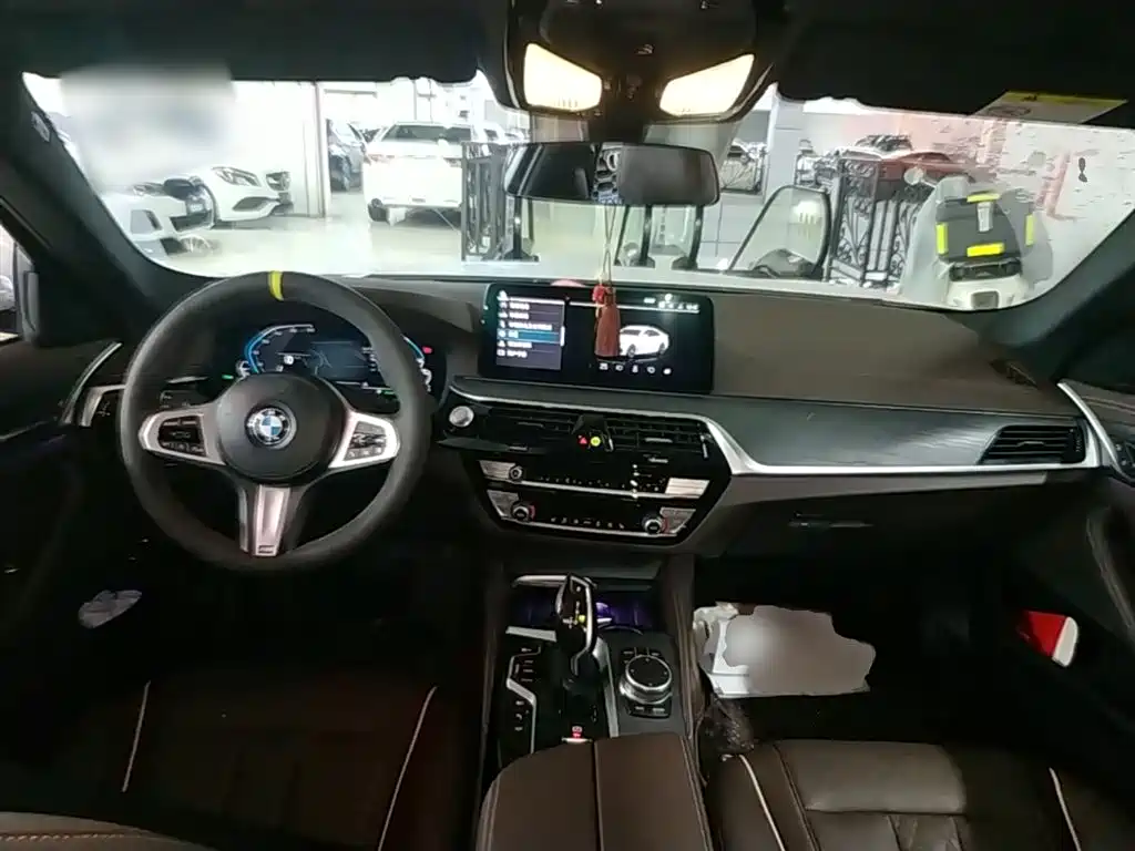 BMW 5 Series New Energy 2021 535Le M Sport Package фото 6