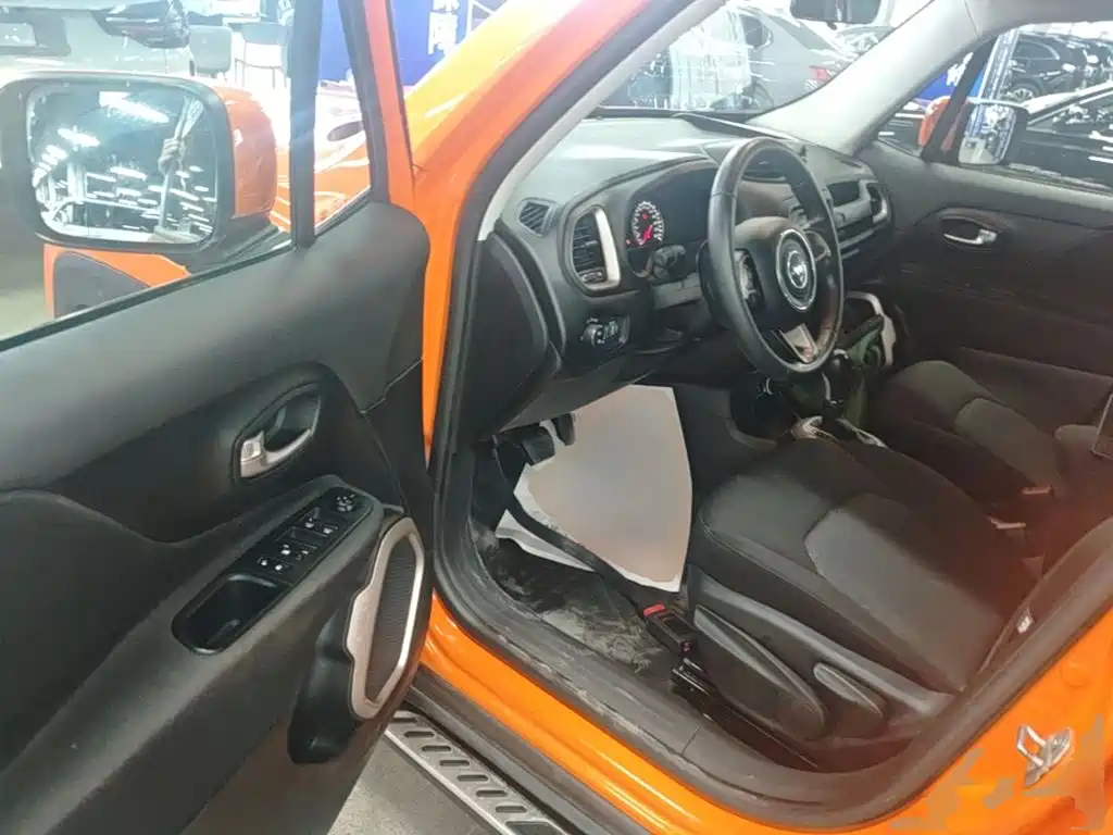 صورة 16 - Jeep Renegade