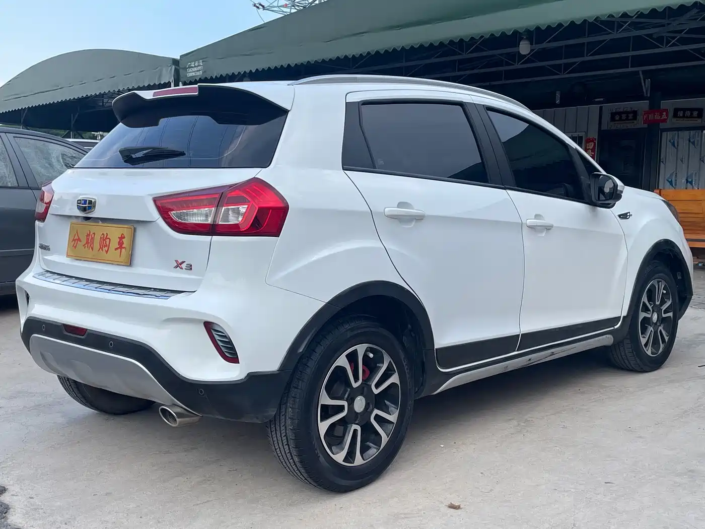 Фото 8 - Geely Vision X3