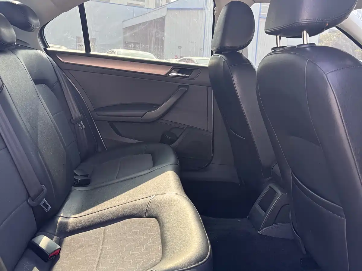 Volkswagen Santana 2013 1.6L Automatic Comfort Edition фото 13
