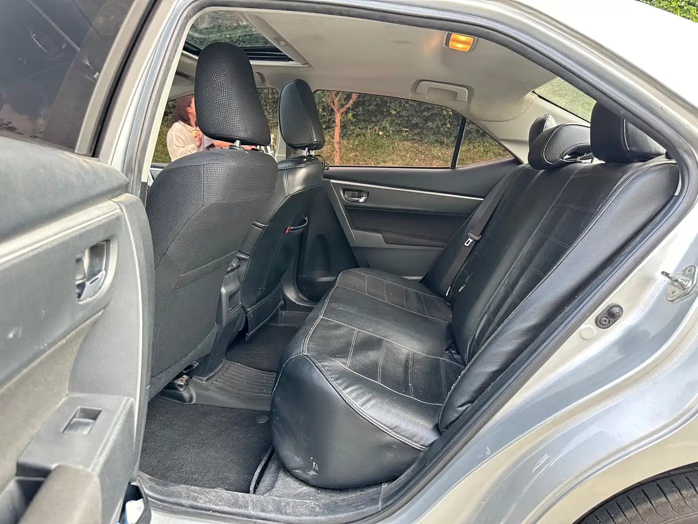 Toyota Corolla 2016 1.6L CVT GL-i Cool Edition фото 10