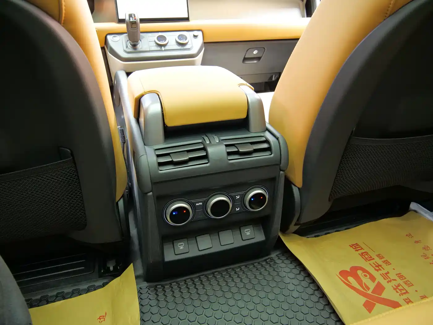 Фото 8 - Land Rover Defender