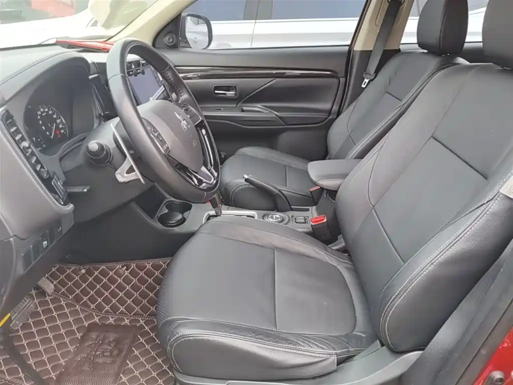 Mitsubishi Outlander 2016 2.4L 4WD Elite Edition 5-seater фото 15