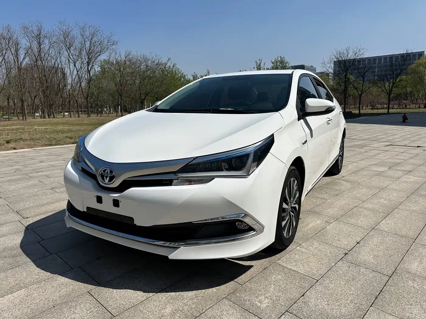 Toyota Corolla 2016 Hybrid 1.8L E-CVT Luxury Edition