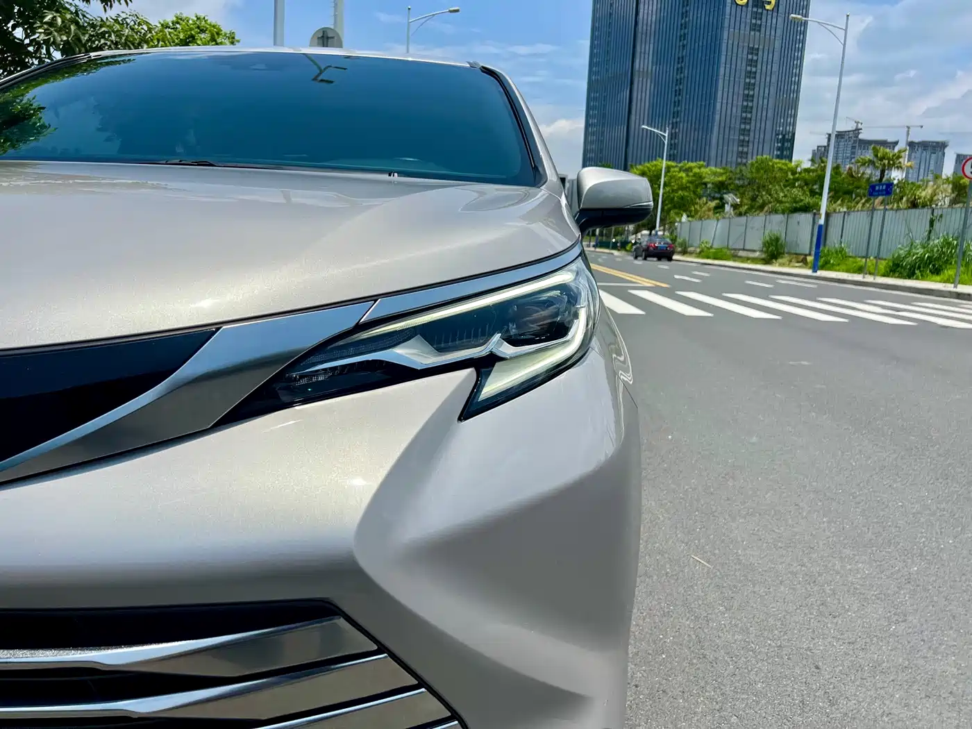 Toyota Sienna 2021 2.5L Hybrid Ultimate Edition фото 4
