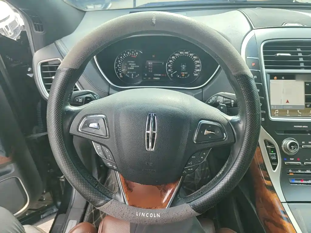 Photo 11 - Lincoln MKX