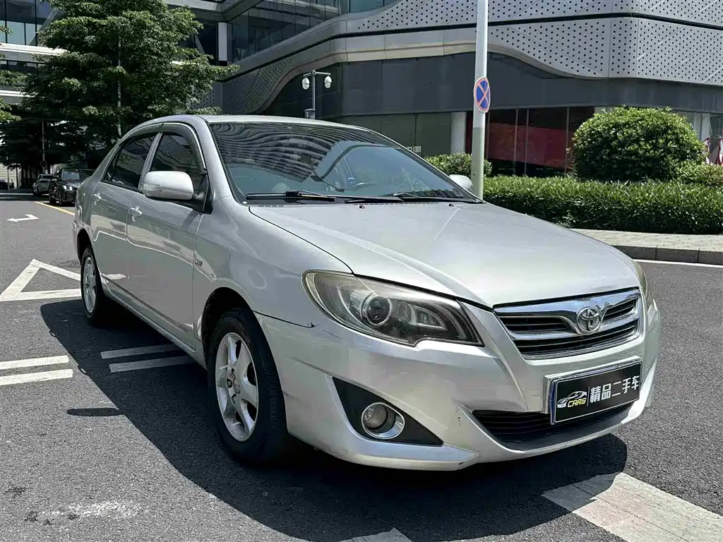 Toyota Corolla 2013 1.6L Automatic Luxury фото 3
